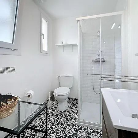 Renove 2 Avec Terrasse, Proche Centre Et Gare De - Fr-1-361-552 *