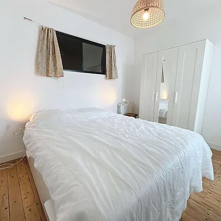 Apartment Renove 2 Avec Terrasse, Proche Centre Et Gare De - Fr-1-361-552