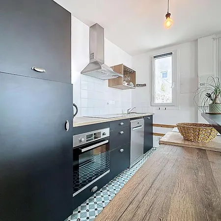 Apartment Renove 2 Avec Terrasse, Proche Centre Et Gare De - Fr-1-361-552 *