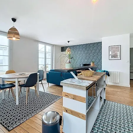 Apartment Renove 2 Avec Terrasse, Proche Centre Et Gare De - Fr-1-361-552