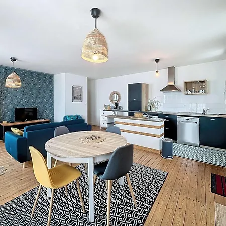 Apartment Renove 2 Avec Terrasse, Proche Centre Et Gare De - Fr-1-361-552 *